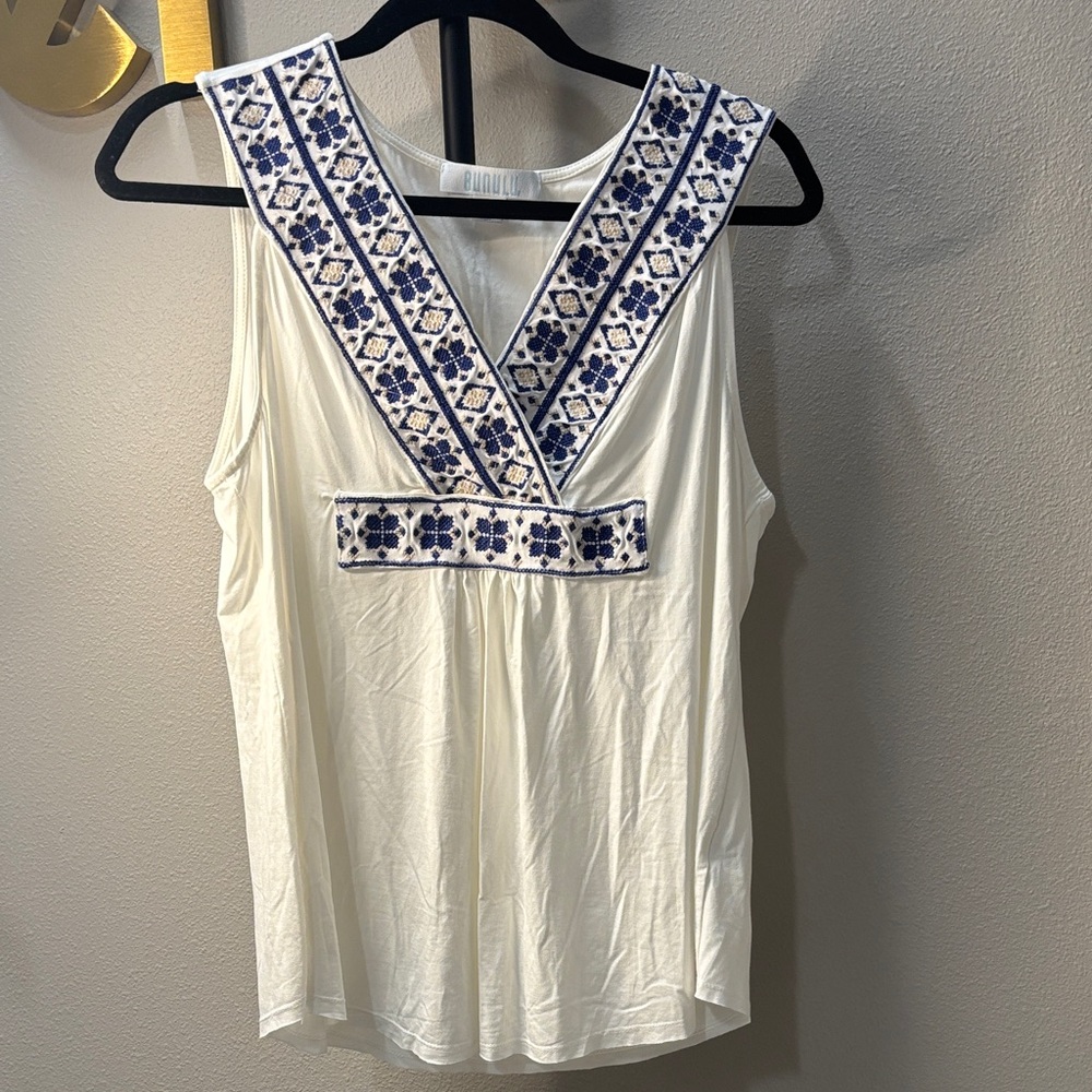 Bonulu Embroidered V-Neck Cream Tank Top with Navy Accent